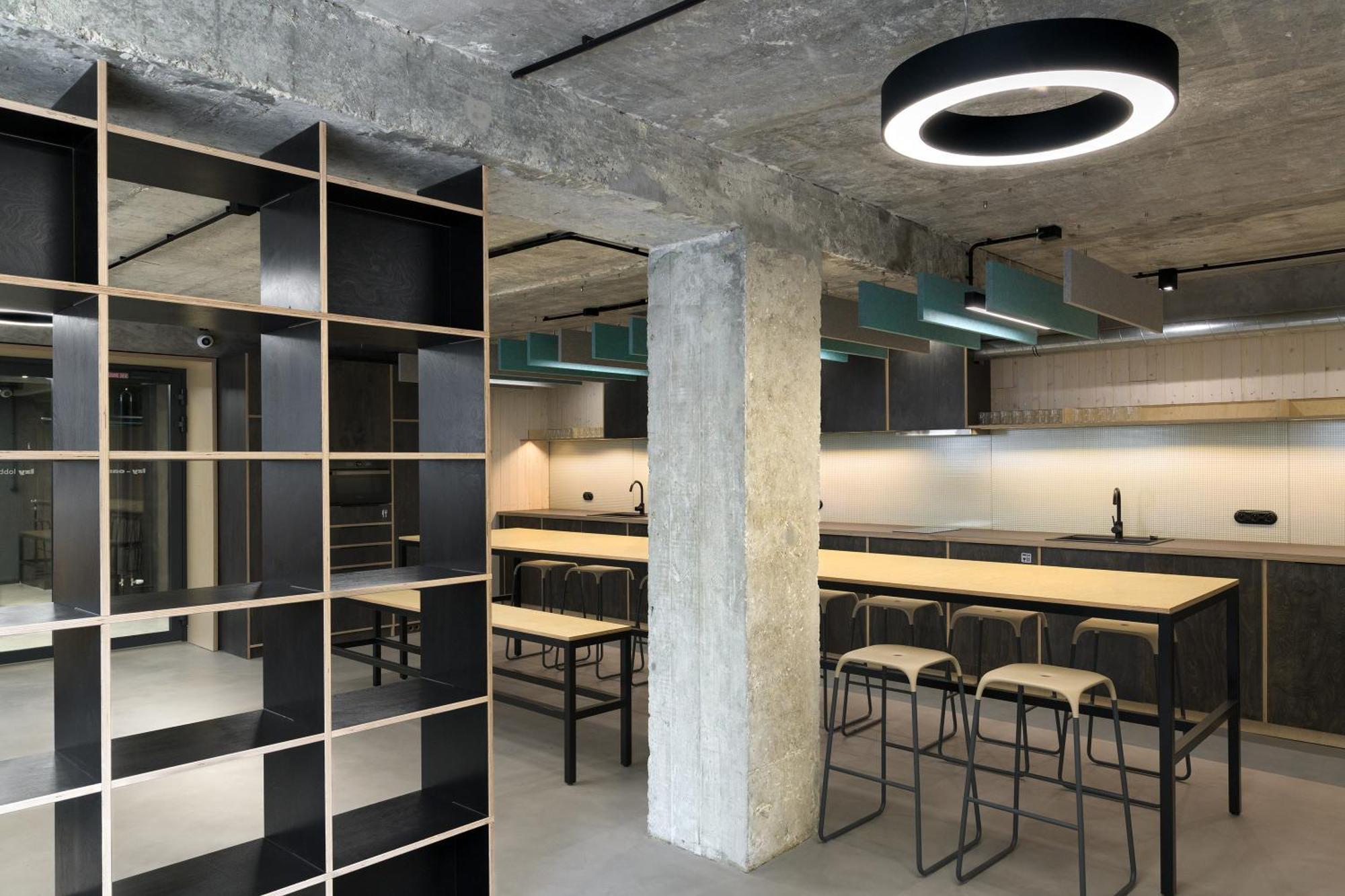 Izy Stay Hostel Bratislava Exterior photo