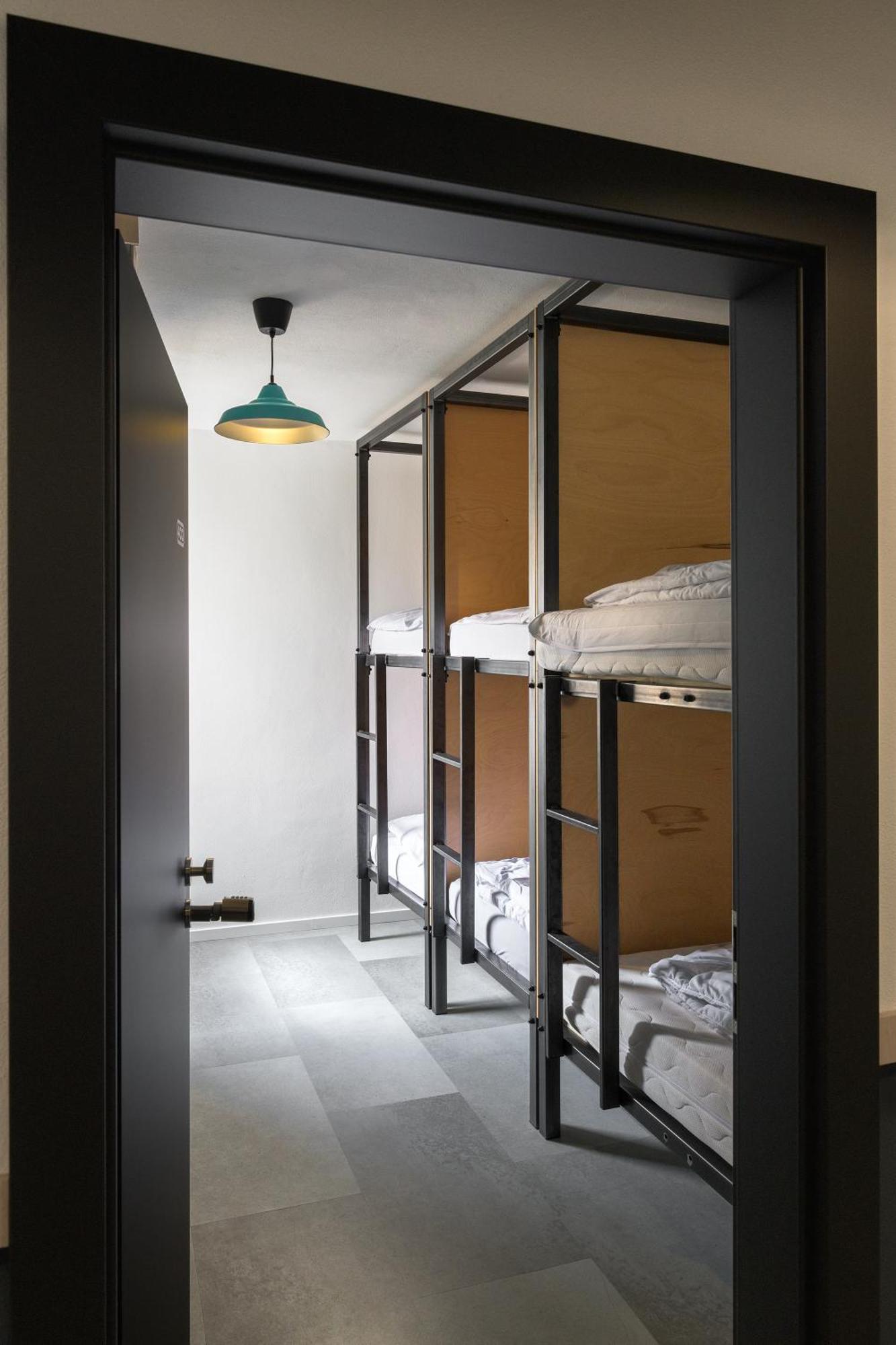 Izy Stay Hostel Bratislava Exterior photo