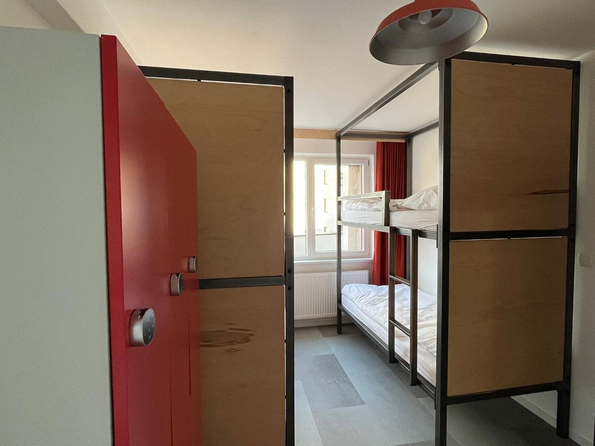 Izy Stay Hostel Bratislava Exterior photo