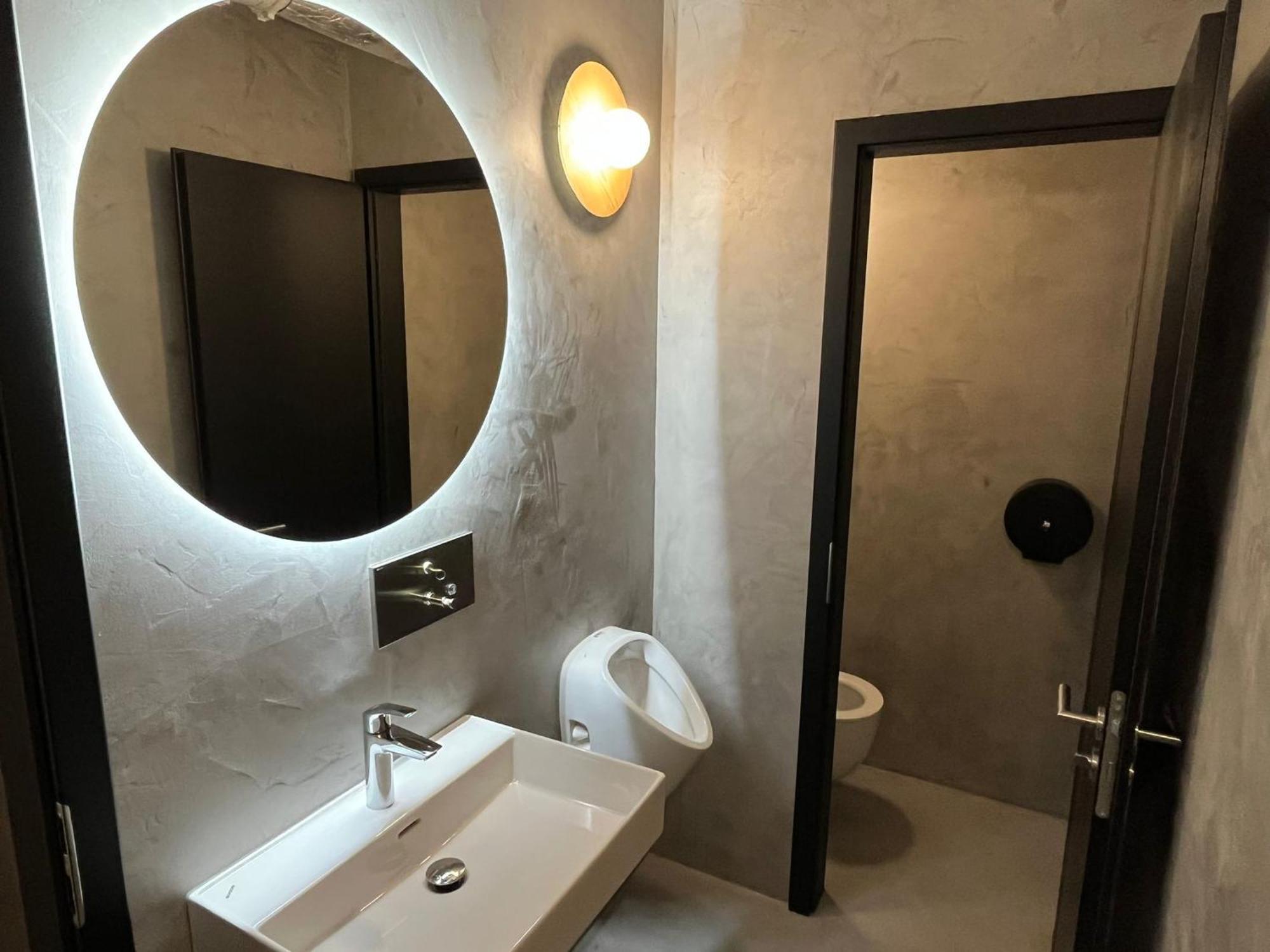 Izy Stay Hostel Bratislava Exterior photo