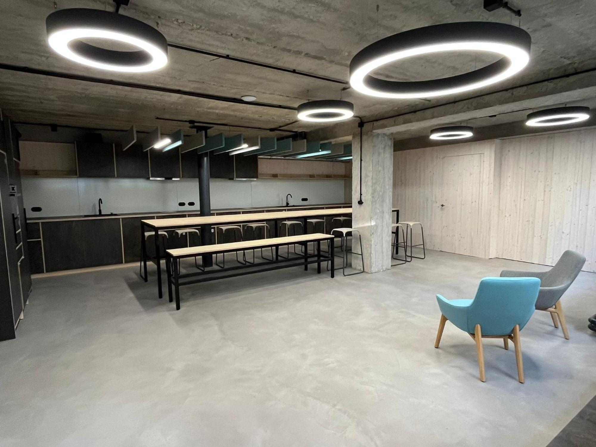 Izy Stay Hostel Bratislava Exterior photo