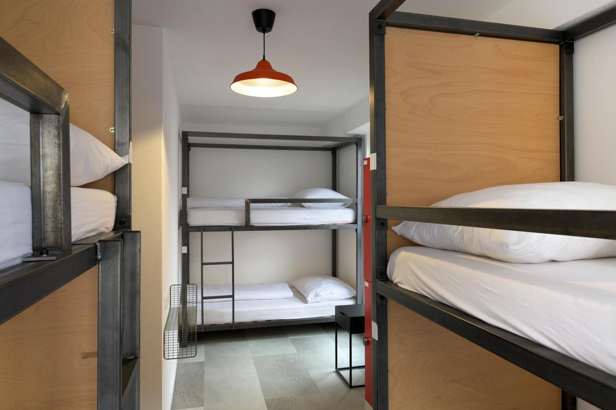 Izy Stay Hostel Bratislava Exterior photo