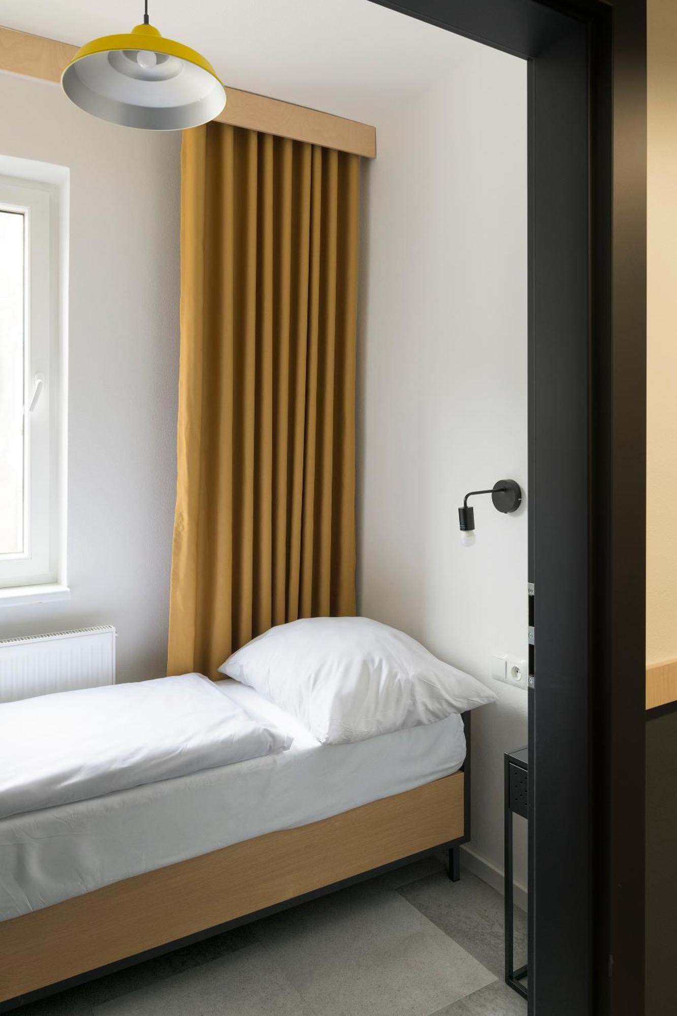 Izy Stay Hostel Bratislava Exterior photo